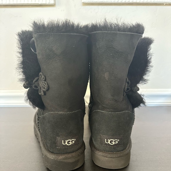 Ugg Bailey Crochet Button - Picture 8 of 8